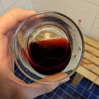Glas med flädervin